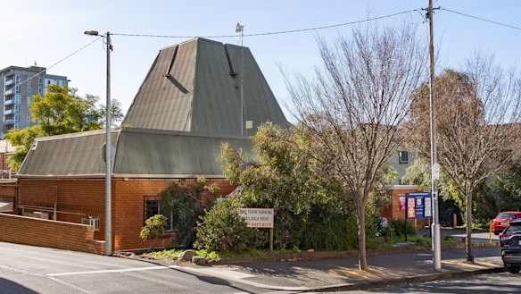 The Melbourne Unitarian Peace Church at 110-118 Grey Street, East Melbourne. 