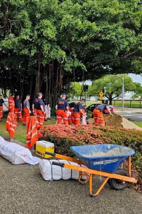 SES workers with sandbags in Cairns.