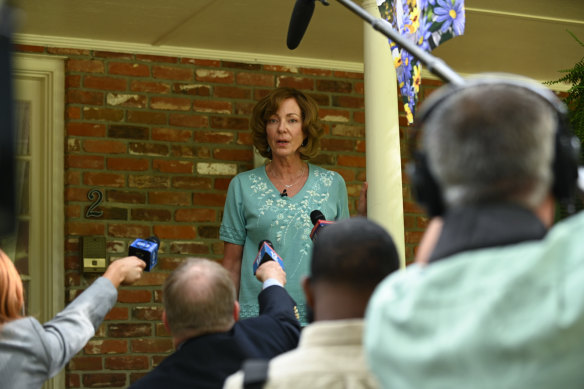 Allison Janney plays Sue Buttons, a woman anonymous to the point of invisibility.