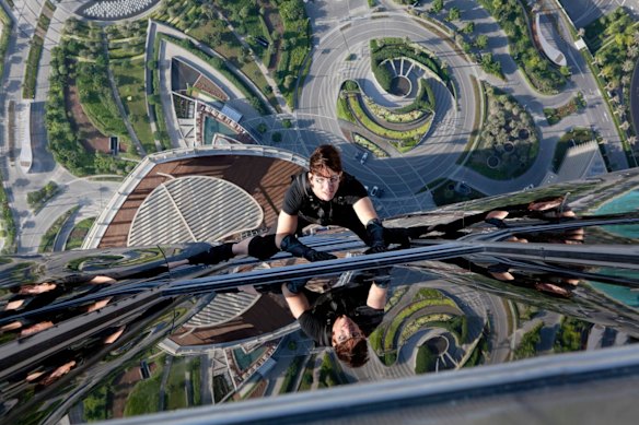 Cruise scales the world’s tallest building in Mission: Impossible – Ghost Protocol. 