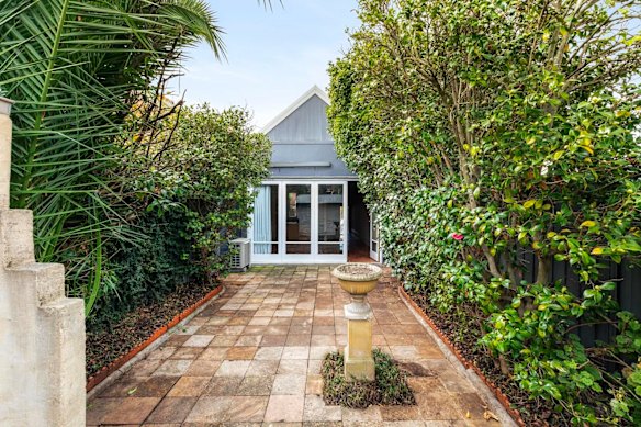 The large paved courtyard at the rear of 513 Canning Street was a drawcard for bidders.