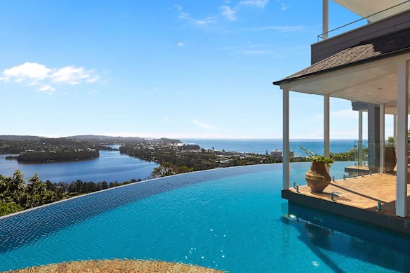 Janice and Kevin Hore, owners of home décor, furniture and food retailer Alfresco Emporium, have put their home of 22 years in Collaroy Plateau on the market.