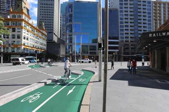 The proposed cycleway will continue along Liverpool Street, next to Hyde Park.