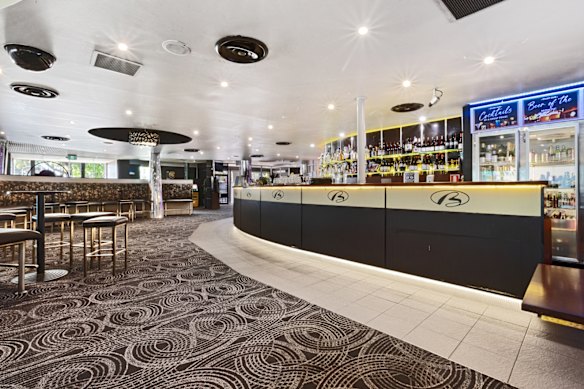 The Bundoora Hotel at 49 Plenty Road.