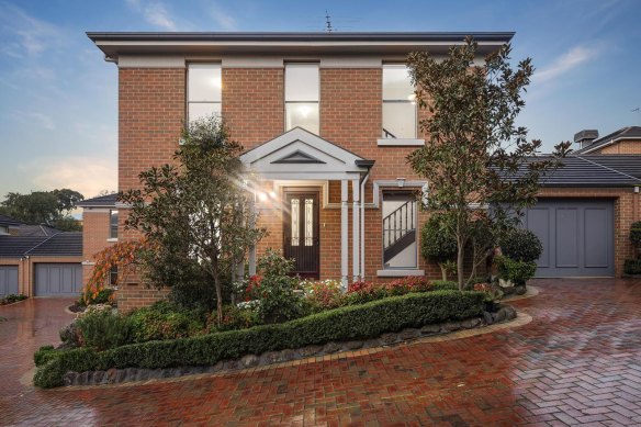 The Kenilworth Parade townhouse sold for $1,538,000.
