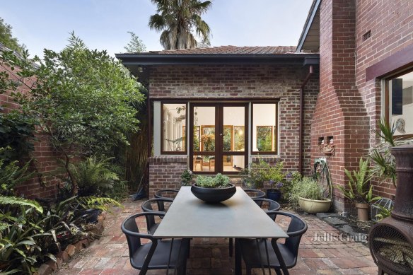 The outdoor dining area at 34 Speight Street, Thornbury.