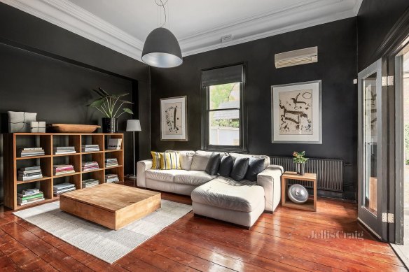 The home’s interior has all the mod cons, including airconditioning and hydronic heating.