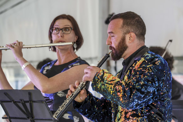  Melissa Doecke and Ben Opie perform together.