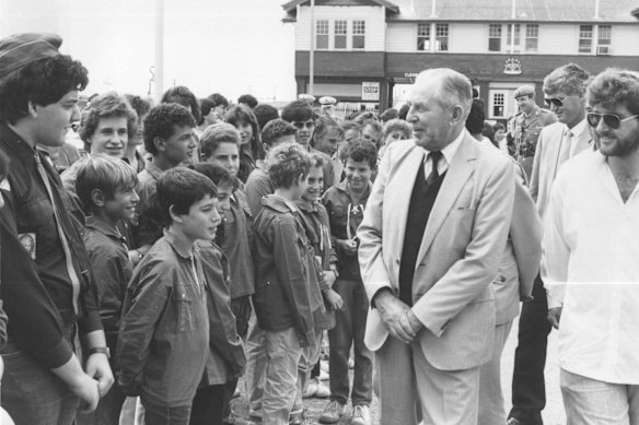 Israeli president Chaim Herzog meets a Jewish youth group at Mount Scopus College in Melbourne. 