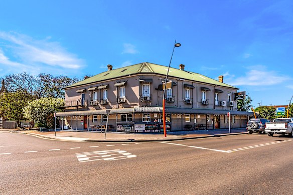 Pub barons have paid $20 million for the Imperial Hotel in Singleton.