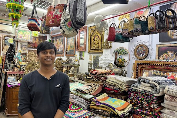 33 -Year -old Ramesh Manikam vive e trabalha na Little India há uma década. 