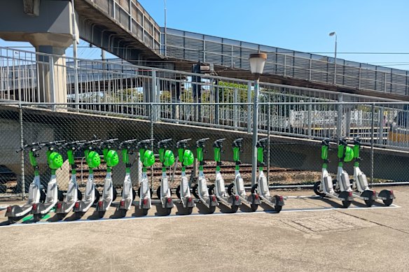 A University of Queensland e-scooter and e-bike trial at Albion train station looked at whether dedicated parking bays and flat $1 fares would encourage more people to try them.