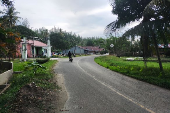 The road outside the Moon Beach Resort in Simeulue where Risby-Jones ran and allegedly attacked fisherman Edi Ron.
