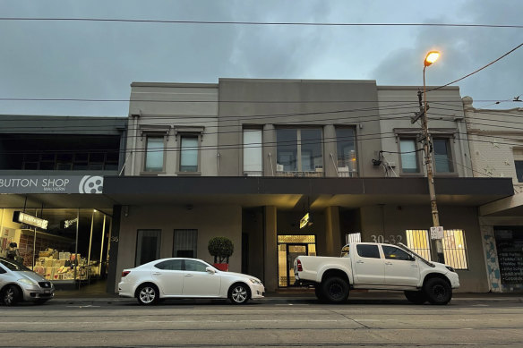 Signs removed from Dr Lanzer’s landmark clinic in Melbourne