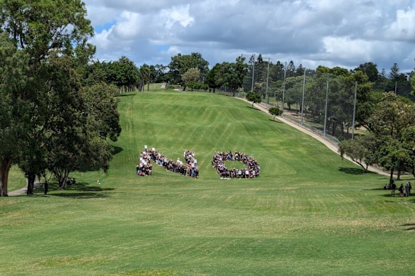 Os oponentes do estádio temem que a nova legislação possa permitir que o Victoria Park seja vendido a incorporadores.