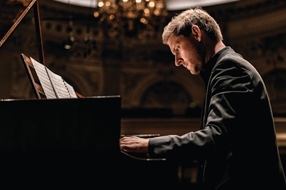 Kristian Bezuidenhout at an earlier concert.