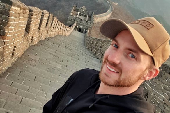 Benjamin Johnson disparó al motociclista Nick Martin desde 365 metros de distancia frente a 2.000 personas.