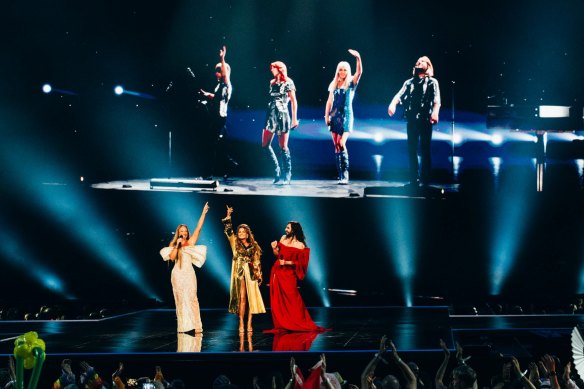 Carola, Charlotte Perrelli and Conchita Wurst on stage at Eurovision with the ABBA “ABBA-tars”.
