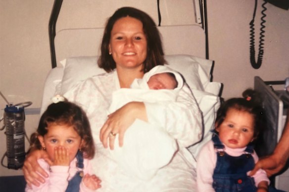 The sisters with their mother, Claudean Uamaki-Mu.