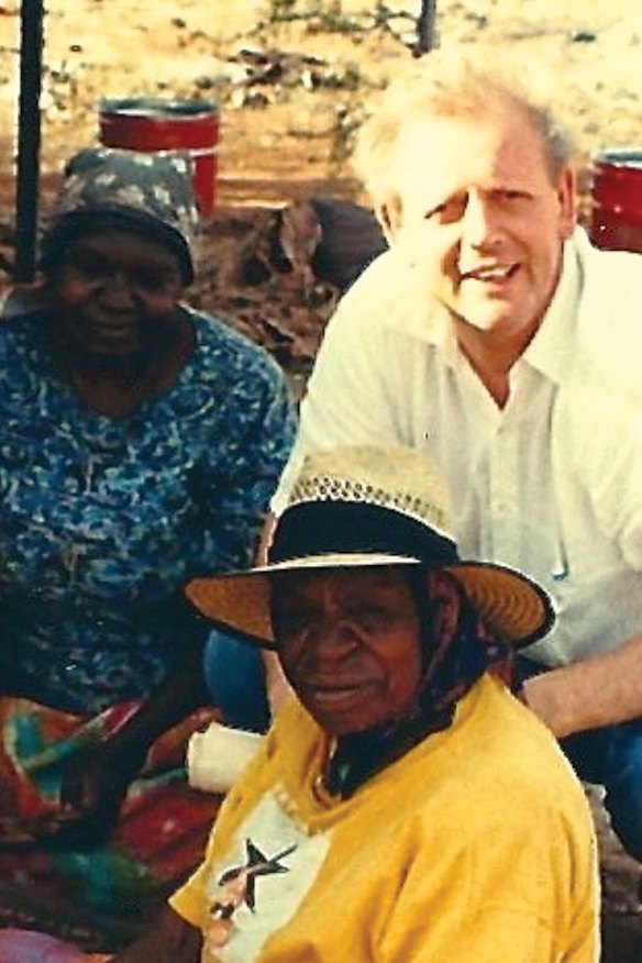 Hank Ebes with Emily Kame Kngwarrwe at Utopia.