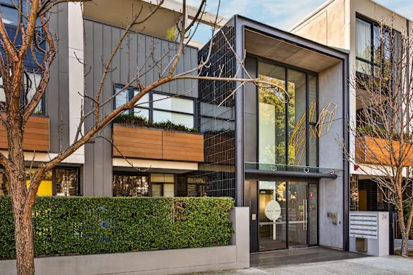 Buyers were attracted to the contemporary building in the heritage suburb of Paddington. It’s also a flat walk to the shops.