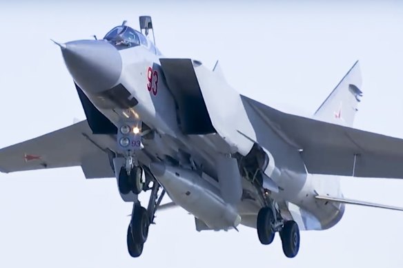 A MiG-31 fighter jet takes off carrying a Kinzhal hypersonic missile.