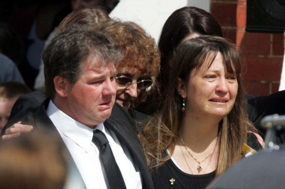Robert Farquharson and his estranged wife, Cindy Gambino, at the funeral of Jai, Tyler and Bailey Farquharson on September 14, 2005.