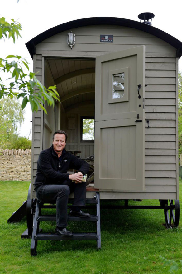 Former UK prime minister David Cameron selected the shade Mouse’s Back for his “shepherd’s hut”.