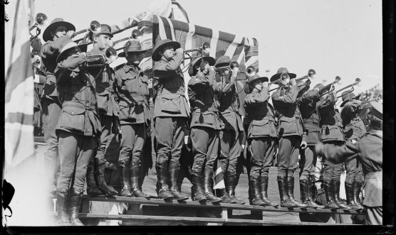 The first Anzac Day commemoration in Sydney. 