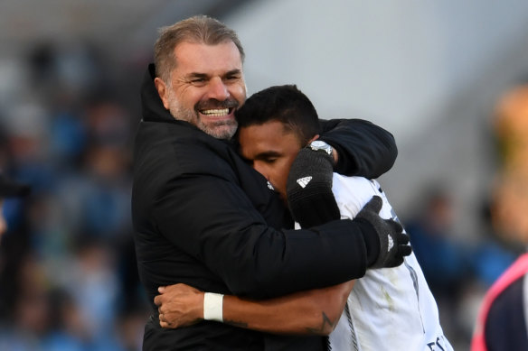 Ange Postecoglou embraces Yokohama F. Marinos striker Erik during Saturday's crucial win over Kawasaki Frontale.