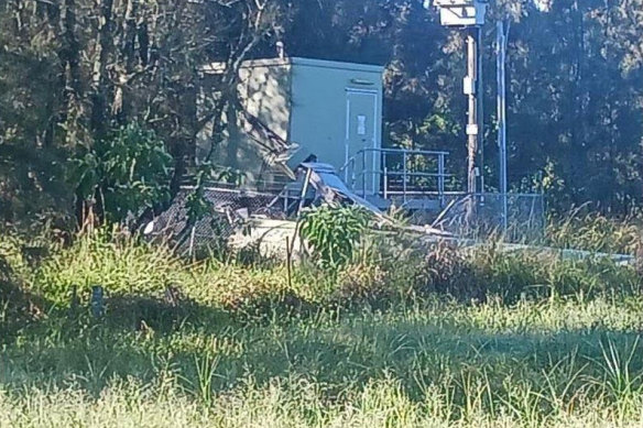 A mobile phone tower fell down after its bolts were removed. 