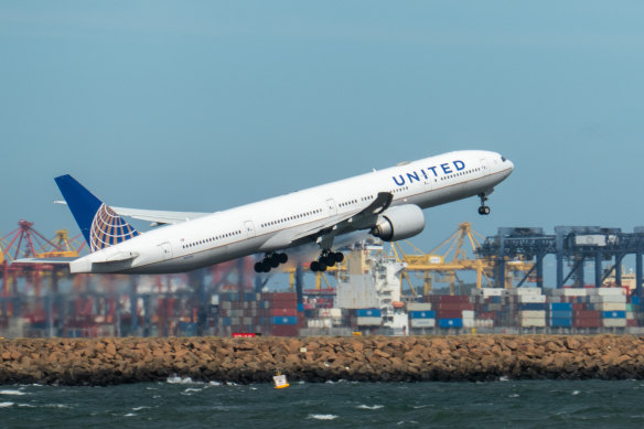 United Airlines flies from Sydney to San Francisco daily.