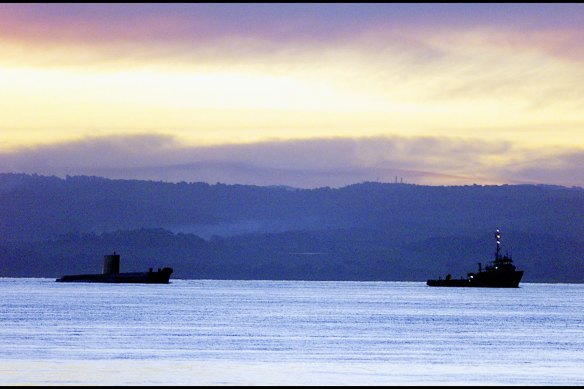 Oberon-class sub Otama being towed in to Cowes anchorage in the Port of Hastings, Western Port.