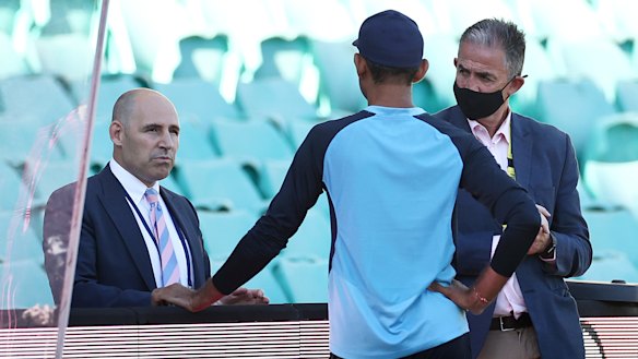 Nick Hockley and Sean Carrol talk to India team management at the SCG in January. 