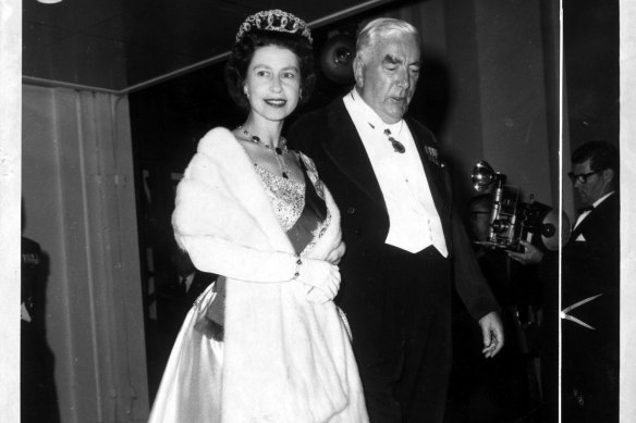 Queen Elizabeth II, during her visit to Australia in 1963, on the arm of Robert Menzies.