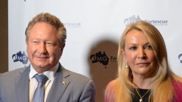 Andrew Forrest, presidente de Fortescue Metals Group, y Elizabeth Gaines, directora ejecutiva de AGM de la compañía.