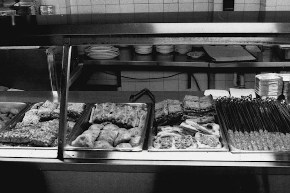 The hot food counter at Abdul’s in 1986.