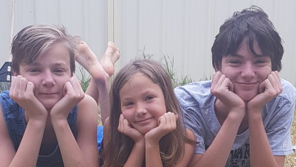 Jewel  with her brothers  Nathaniel (left), and  Seth. 