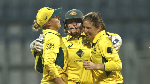 Sutherland stars in nail-biting win over India as Australia seals ODI series