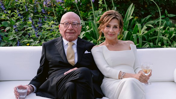 Rupert Murdoch has cancelled a planned visit to Australia with his new wife, Elena Zhukova.