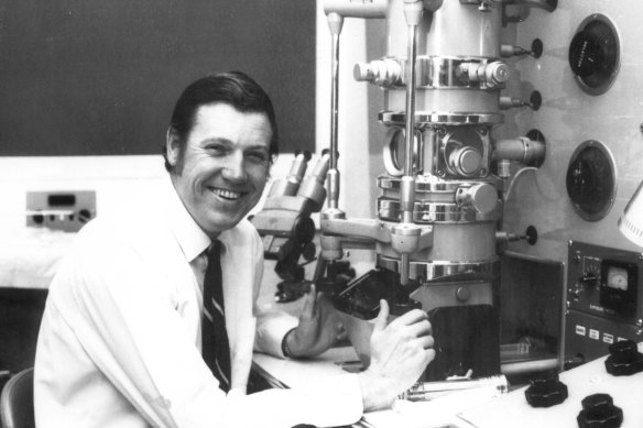 Ken Muirden with his electron microscope, the Department of Medicine, University of Melbourne, c. 1970.