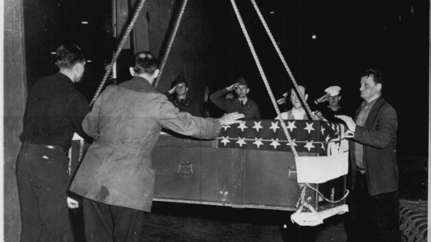 A casket containing the body of an unidentified American soldier, killed on the Korean battlefields, is lowered by longshoremen from the USS General Randall onto US soil on March 22, 1951. 