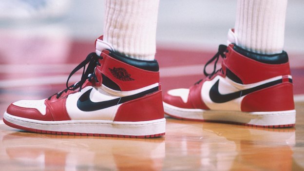 Michael Jordan dons a pair of Air Jordan 1s during a 1985 NBA match against the Bullets in Washington.