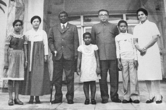 Monica Macias (centre) with her family and the first couple of 
North Korea in 1977. On her right: her biological father, Equatorial Guinea’s then president Macias. On her left: the North Korean founder Kim Il-sung.