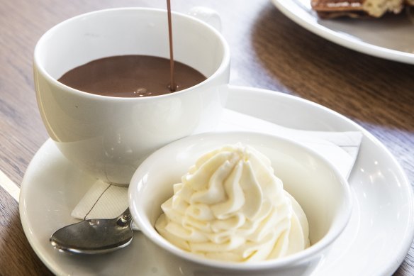 Chocolat chaud cappuccino & caramel salé