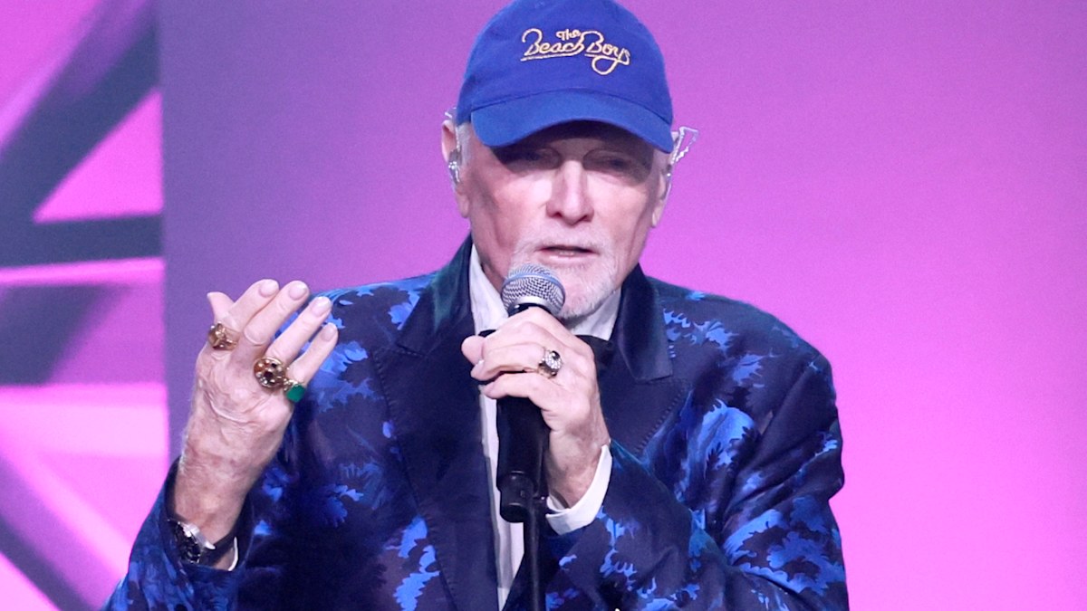 Mike Love health update: Beach Boys frontman faces ‘serious health ...