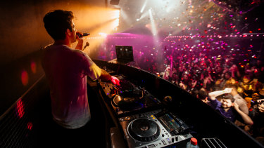 Dj Delights Mark Ronson Delivers Night Of Hits And Heartbreak
