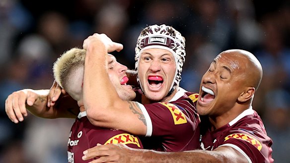 Queensland celebrate their 16-10 win. 