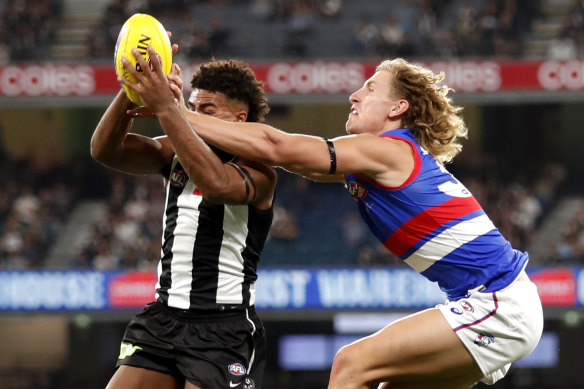 Collingwood’s Isaac Quaynor and Aaron Naughton leap for the ball.