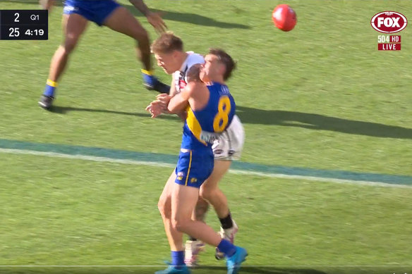 De Goey’s bump on Elijah Hewett.